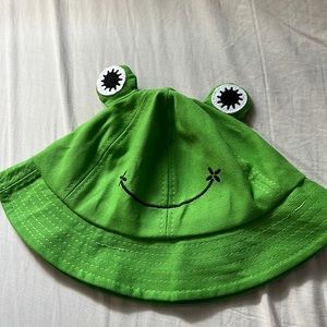 Frog hat!